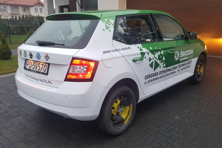Reklama na samochodzie SZKOŁA AUTO 1